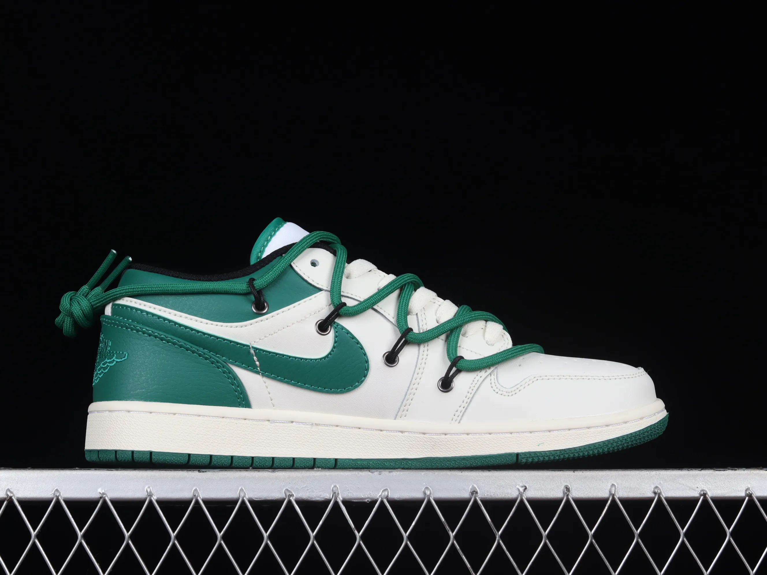 All categories Air Jordan Jordan series basketball shoes Air Jordan 1 Low Air Jordan 1 Low AJ1 Joe 1 customized version Vibe flavor deconstruction sports culture basketball shoes DC0774-850